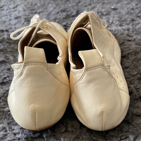 House of Harlow flats - Picture 3 of 4